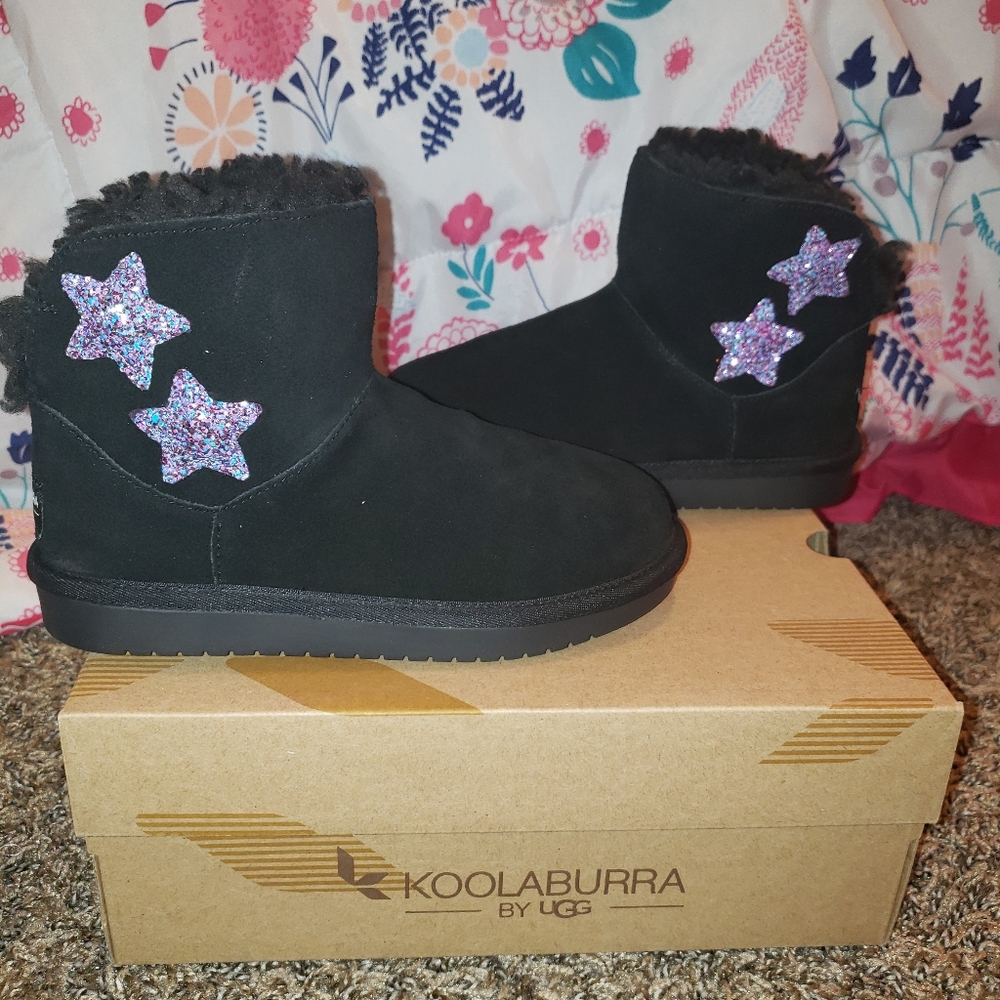 Koolaburra suede mini boots w/stars & faux fur